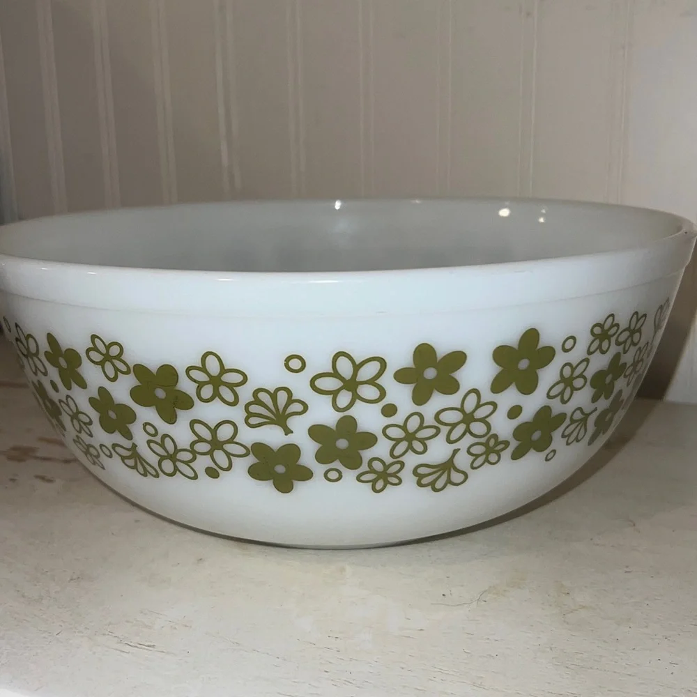 Pyrex Spring blossoms Crazy Daisy mixing bowl set 401 402 403 404